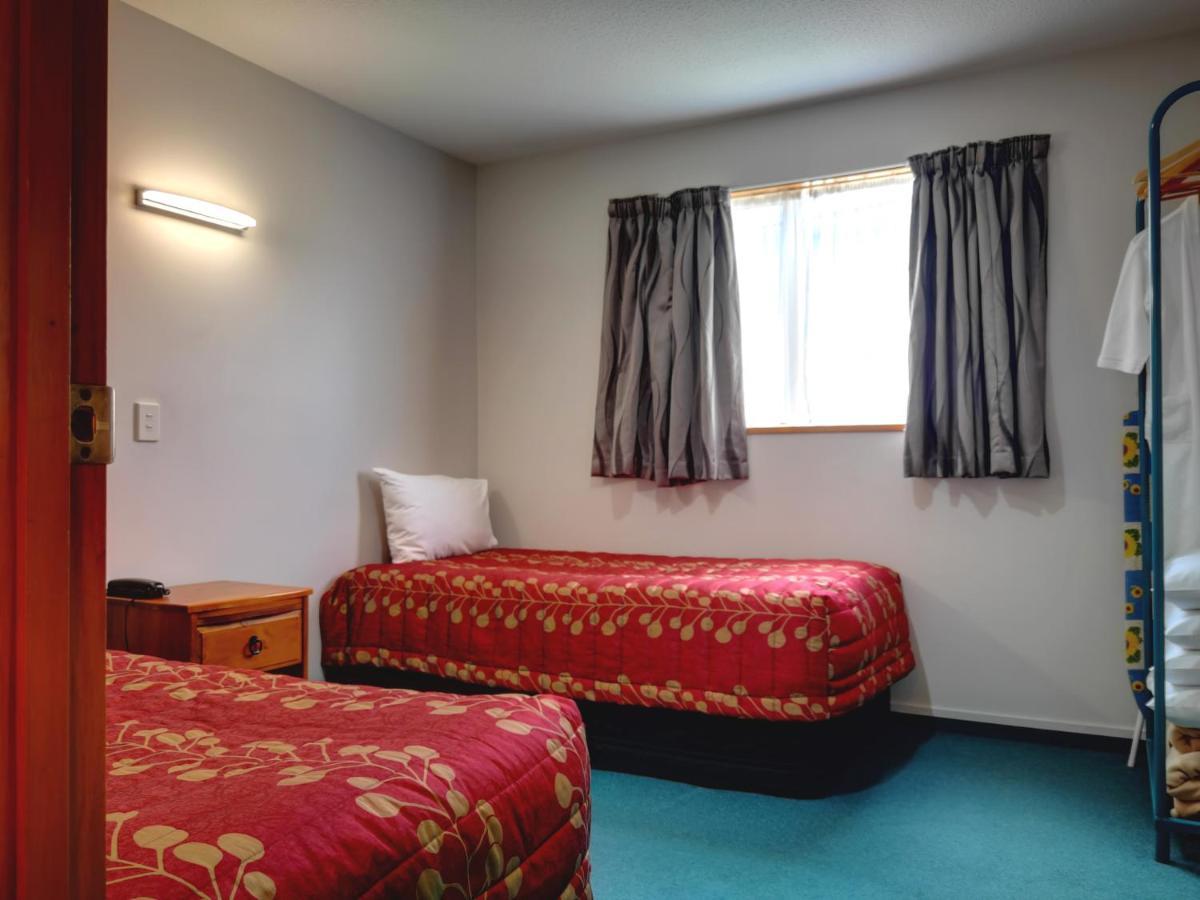Asure Ambassador Motor Lodge Oamaru Bagian luar foto