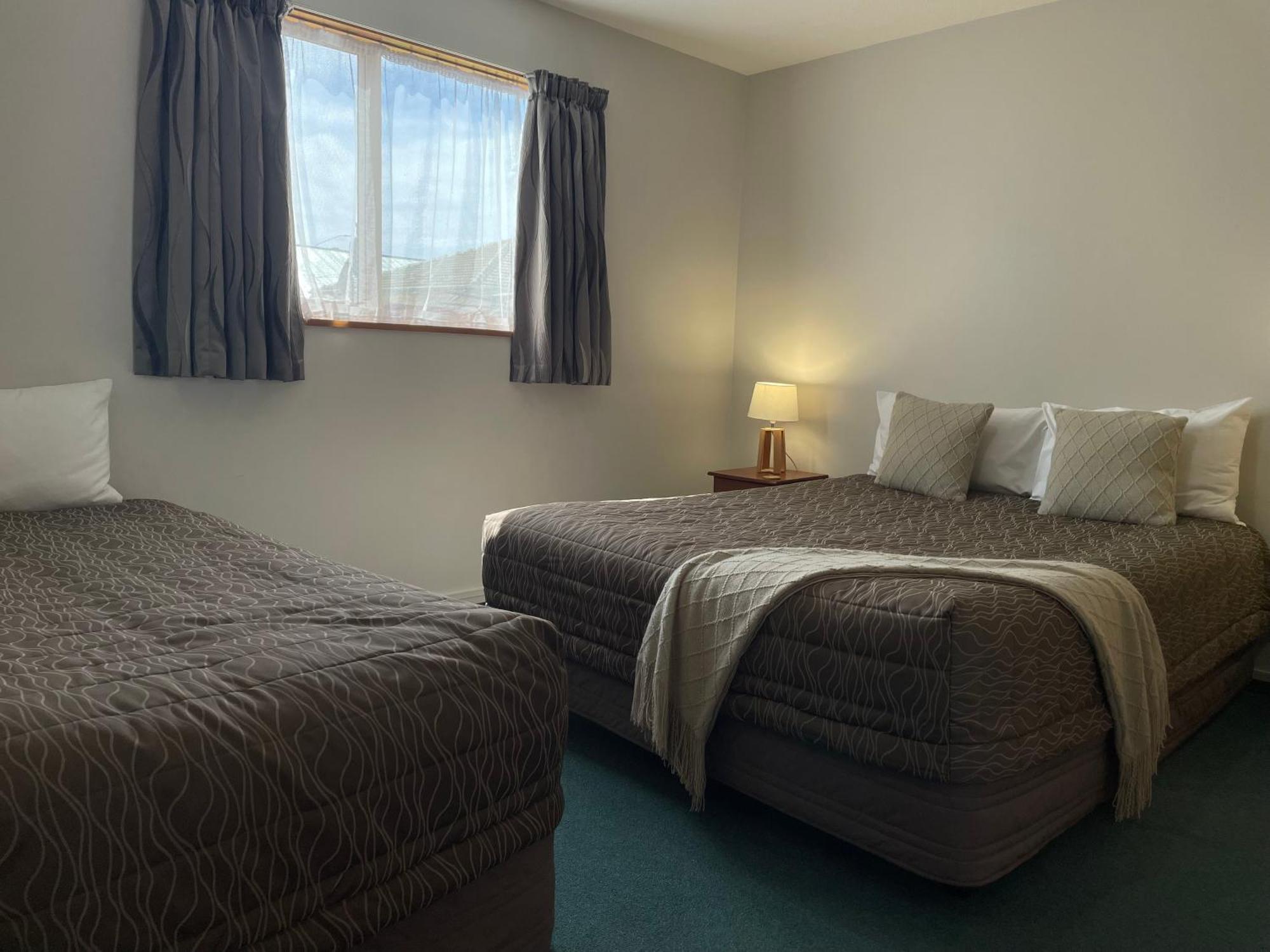 Asure Ambassador Motor Lodge Oamaru Bagian luar foto