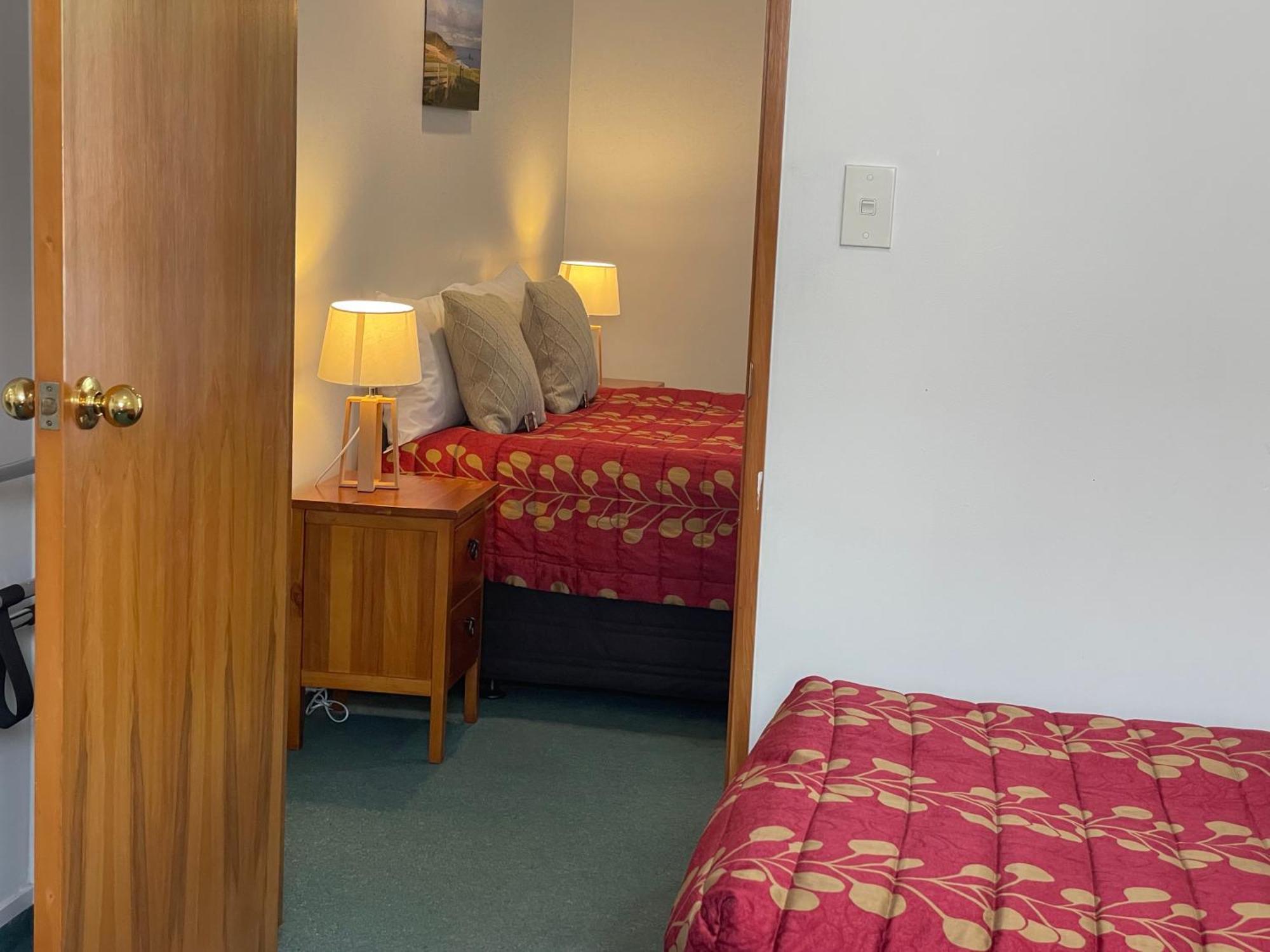 Asure Ambassador Motor Lodge Oamaru Bagian luar foto