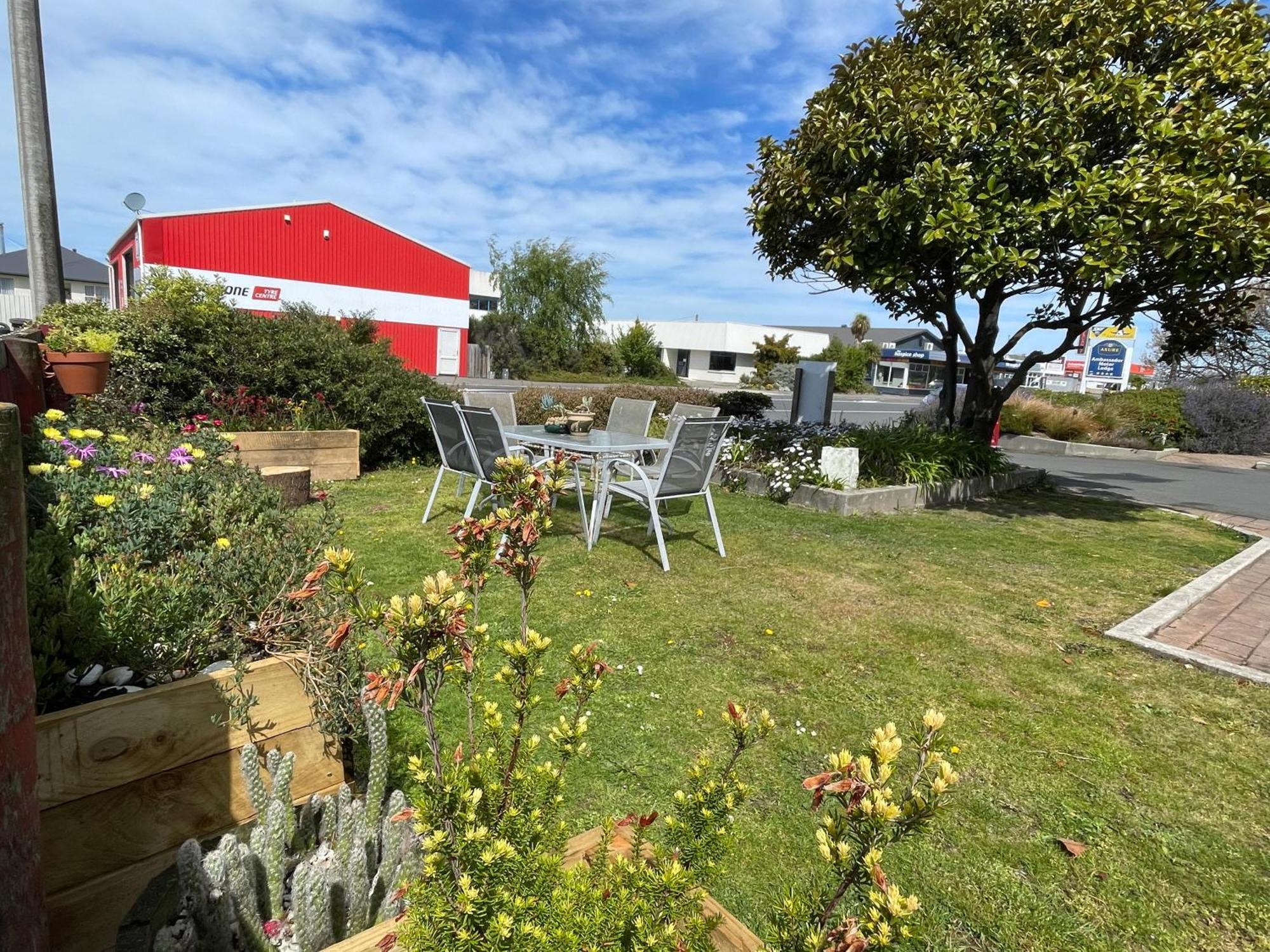 Asure Ambassador Motor Lodge Oamaru Bagian luar foto