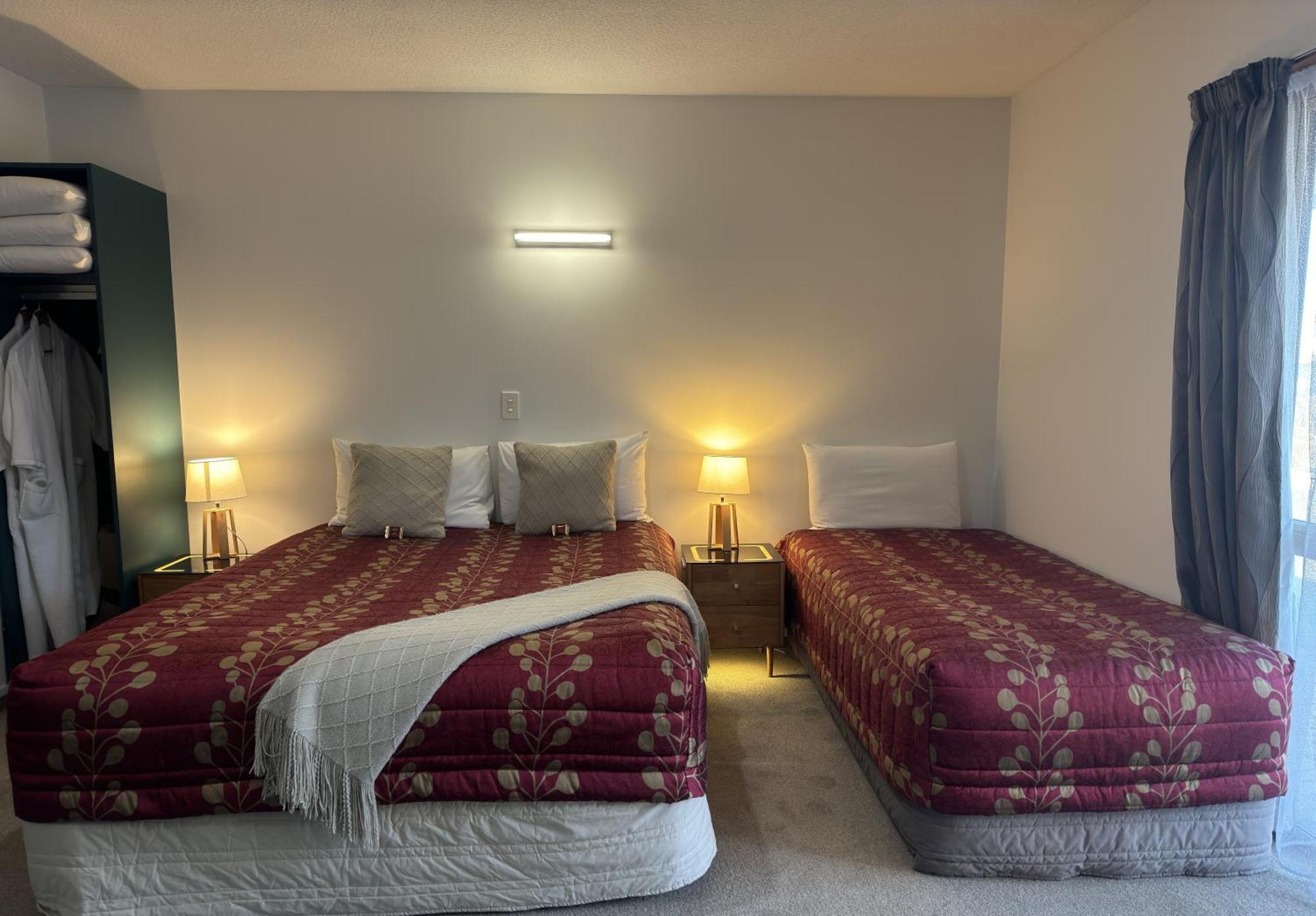 Asure Ambassador Motor Lodge Oamaru Bagian luar foto