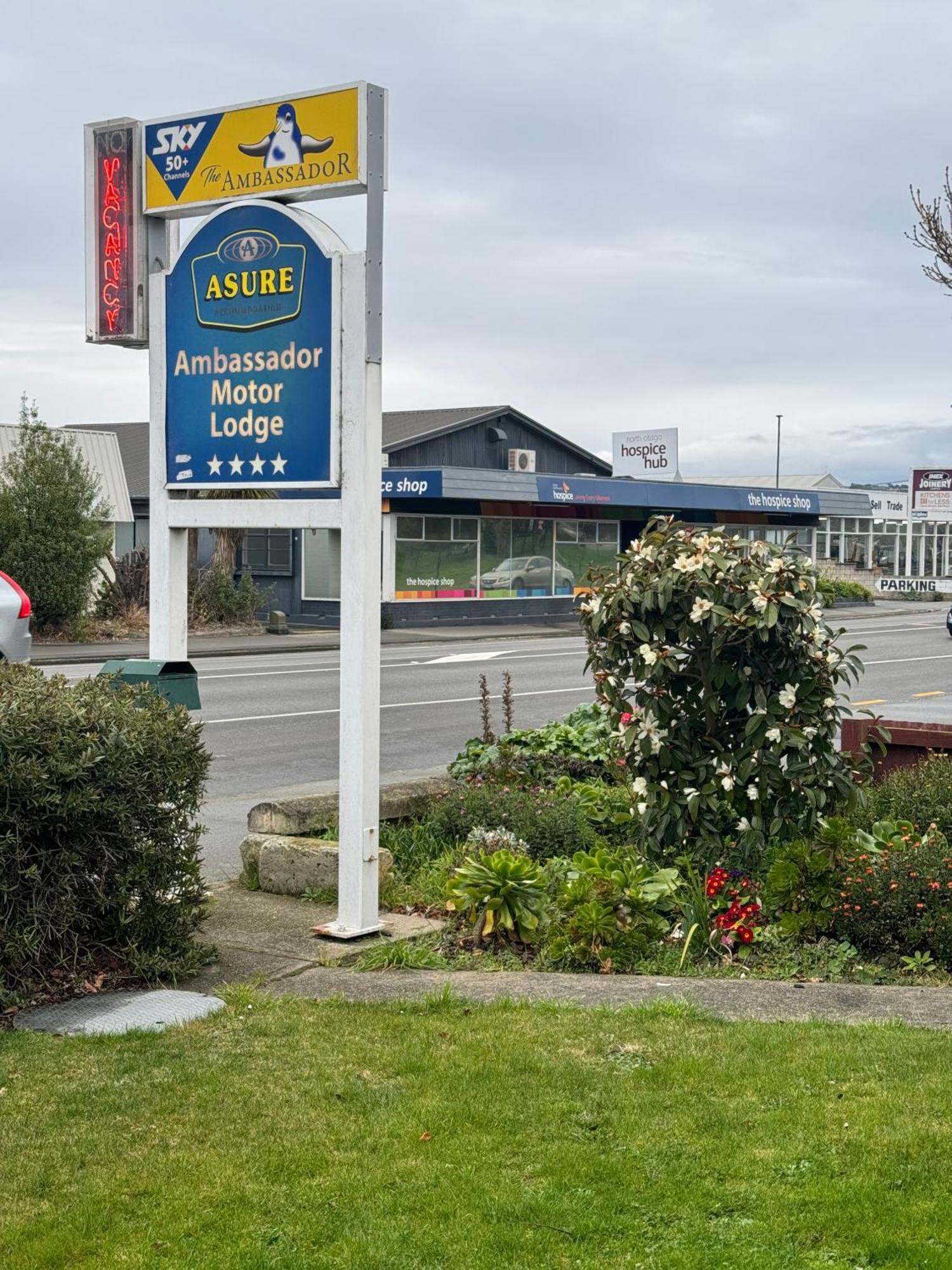 Asure Ambassador Motor Lodge Oamaru Bagian luar foto