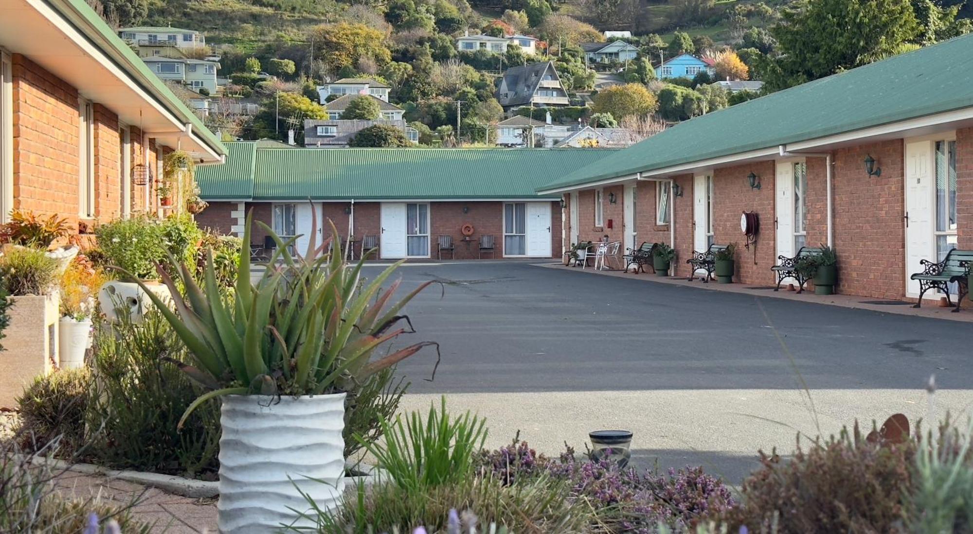 Asure Ambassador Motor Lodge Oamaru Bagian luar foto